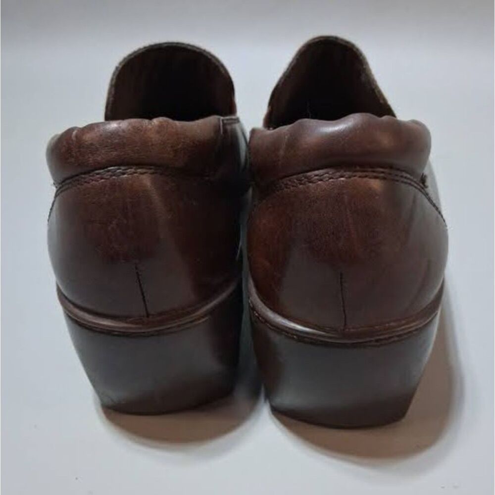 Clarks Brown Leather Slip On Loafers Size 10M Comfort Low Wedge Shoes 88803 - Picture 2 of 7